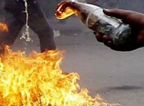 AK Parti ilçe binasına molotoflu saldırı