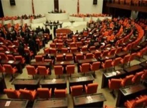 AK Parti namaza gitti, meclis karıştı