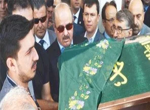 AK Partili Çelik bir günde 2 acı haber aldı