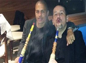 Alex de Souza'nın nargile keyfi