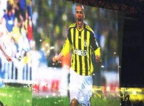 Alex dün geceye damga vurdu