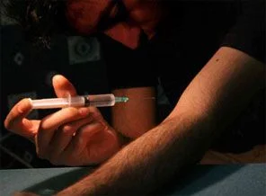 'Babamı morga koyup eroin almaya gittim'