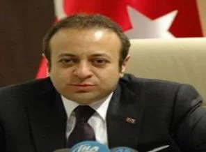 Bakan Bağış'tan Şafak Sezer'e destek