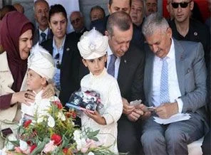 Başbakan borç alıp harçlık verdi