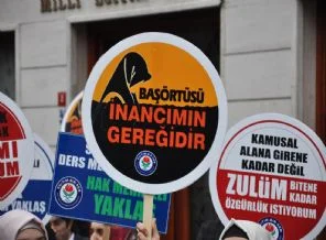 Başörtülü memura ilk vize