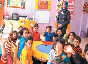 Başörtüsüne son engel yönetmelik!