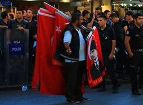 Bayrak satıcısı hapis cezasıyla ilgili konuştu