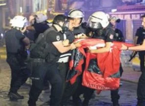 Bayrak satıcısı için flaş karar!