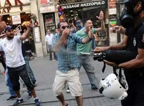 BDP eyleminde Kasımpaşaspor taraftarlarıyla gerginlik