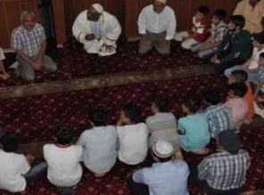 Beş vakit namazı camide kılana ödül