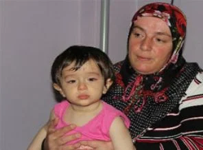 Beyninde tümör tespit edilen bebek parasızlık yüzünden ölümü bekliyor