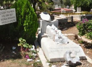 Can Yücel'in mezarına saldırı davasında karar!