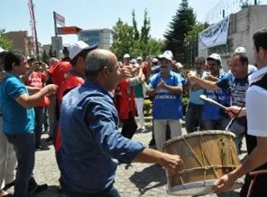 Çelik'ten grevdeki Darphane çalışanlarına çağrı