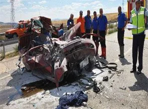 Cenaze dönüşü feci kaza: 5 ölü