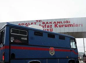 'Cezaevi operasyonu'nda 28 kişi adliyede