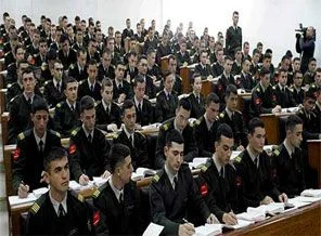CHP'den askeri okul çıkışı