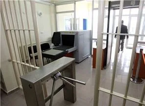 'Çıplak arama'ya ilk dava