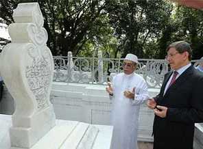 Davutoğlu Singapur'da