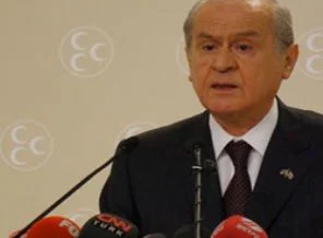 Devlet Bahçeli gazetecileri kovdu
