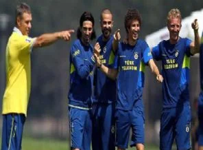 Ersun Yanal Kocaman'ı geçiyor