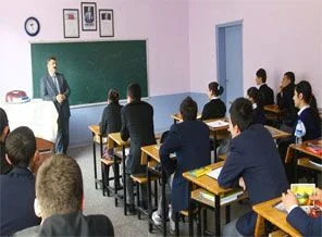 Eş tayini bekleyen öğretmene iyi haber