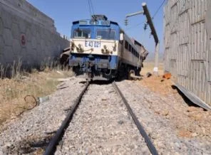 G.Antep'te iki tren kafa kafaya çarpıştı