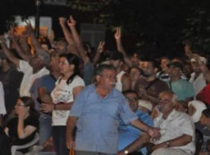Genç ve Aygün, BDP'li bir grup tarafından protesto edildi