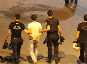 Gezi eylemlerinde gözaltına alınan 15 kişi adliyeye sevk edildi