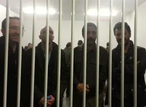 Gözaltındaki avukatlara 'Polisi dövdün' davası