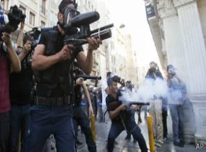 HRW: Polis, biber gazı kapsüllerini tehlikeli mermilere dönüştürdü