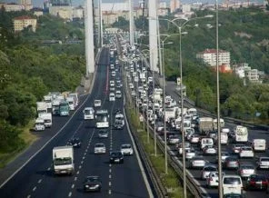 Hürriyet yazarı: Din trafiği de düzenlemeli