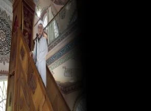 Hutbeye itiraz etti, camiden çıkarıldı