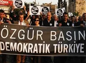 Independent: Türkiye'de gazetecilerin işsiz kalması kötünün iyisi
