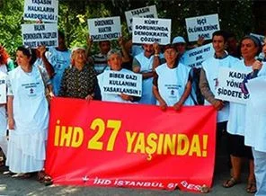 İnsan Hakları Derneği 27. yaşını Taksim'de kutladı