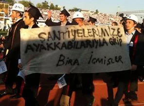 İTÜ'de tören basıldı, rektör yuhalandı