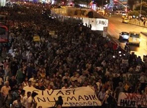 Kadıköy'de Sivas Katliamı yürüyüşü