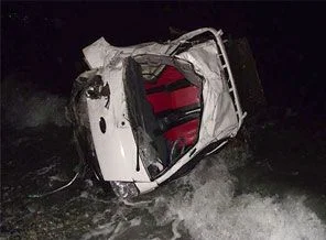 Kamyonet denize uçtu: 1 ölü, 3 yaralı