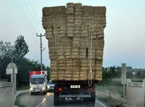 Kamyonun karayolunda tehlikeli seyri