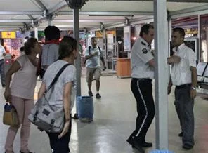 Karaköy vapurunda turnike görevlisi bir kadını darp etti