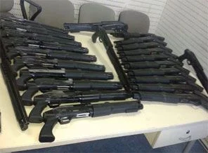 Kargodaki 40 ruhsatsız tüfek polise takıldı