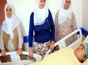 Karnından 8 kilo ur çıkarıldı
