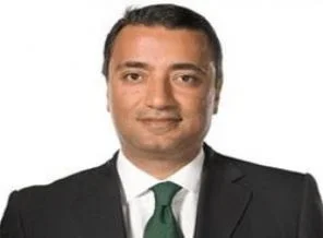 Kendi gazetesinin haberiyle dalga geçti
