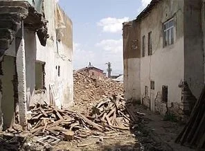 Kentsel Dönüşüm: Tarihi Ermeni evleri yıkılıyor