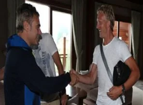 Kuyt, Yanal ile tanıştı