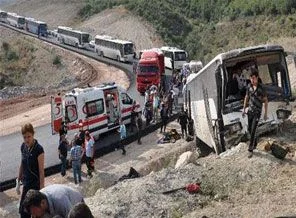 Manisa'da otobüs faciası: 22 yaralı