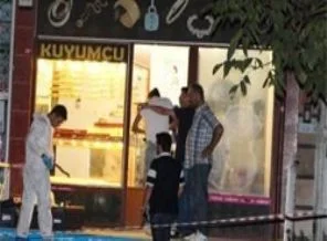 Maskeli iki kişinin kuyumcu baskını: 2 ölü