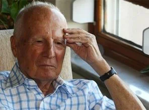 Memleketi Manisa'daki heykeli kaldırıldı