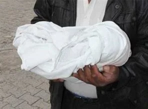 Mezarlıkta bebek cesedi bulundu
