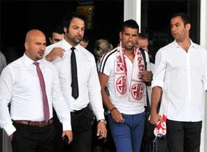 Milan Baros imzaya geldi!