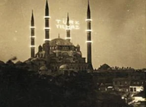 Minarede mahya siyaseti